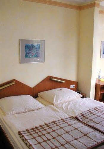 See Schlosshotel Am Kellersee Eutin Exterior photo